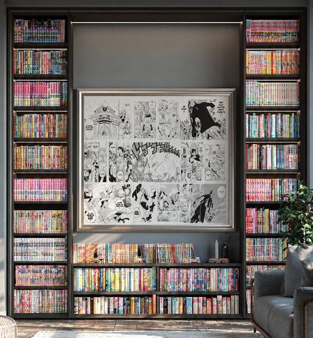 Toile manga en noir et blanc encadrée au milieu d'une bibliothèque remplie de mangas